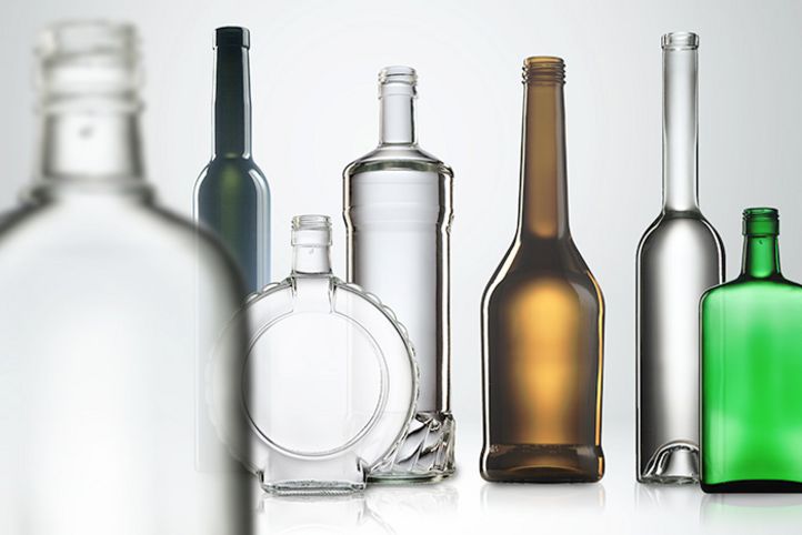 Diferentes tipos de botellas de vidrio.