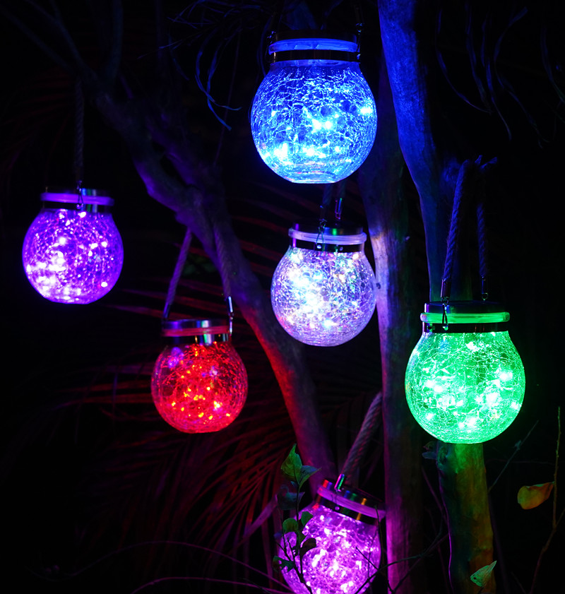 La decoración navideña de la bola redonda LED de luz solar del jardín de la grieta